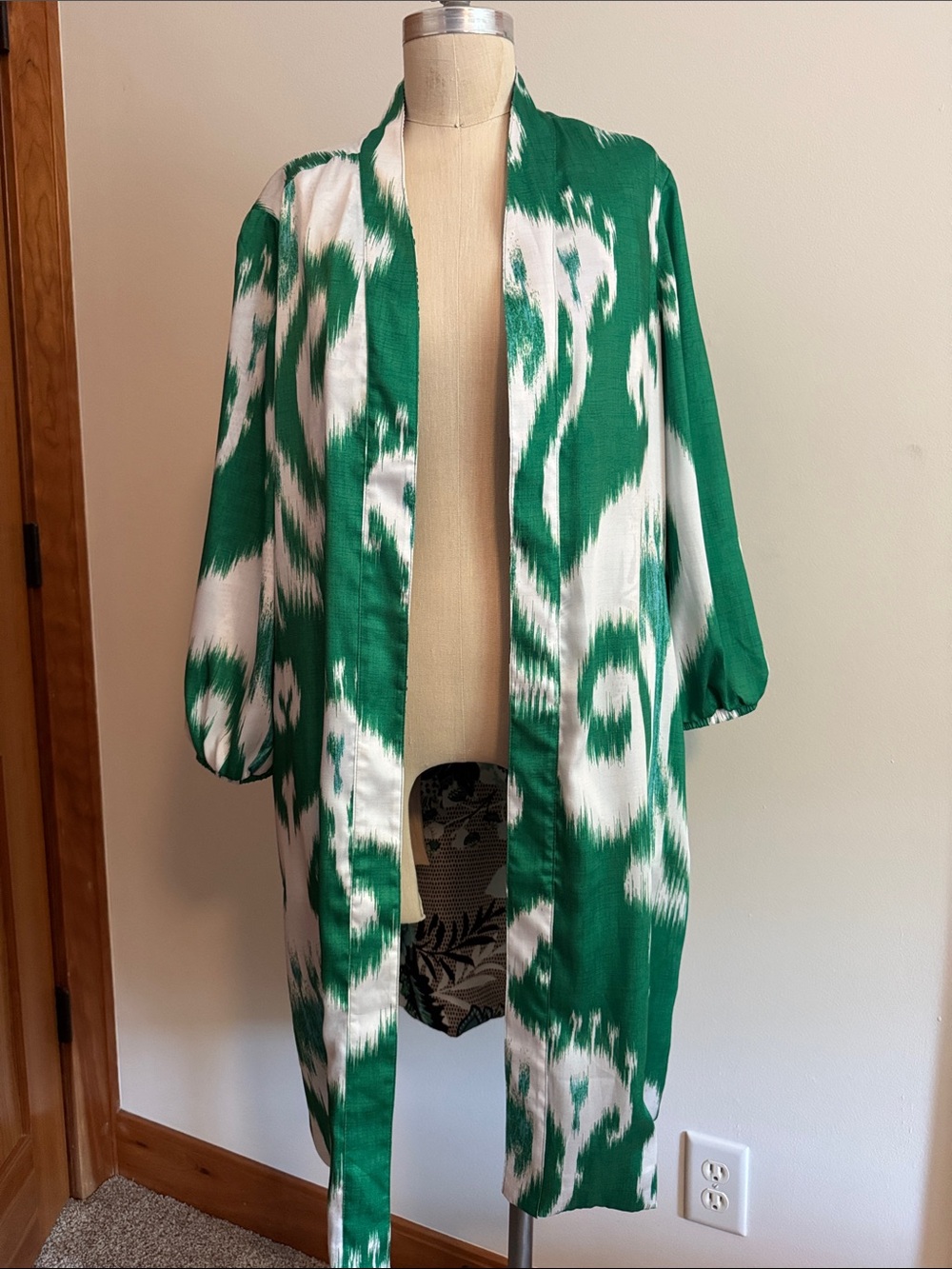 Chico's Green and White Open-Front Ikat Kimono. Reversible